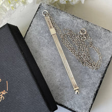 Cargar imagen en el visor de la galería, Vintage Sterling Silver Swizzle Stick Pendant Necklace. Art Deco Style Bubble Breaker/Cocktail Stirrer. English Silver Wine Accessory