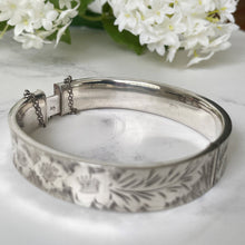 Cargar imagen en el visor de la galería, Vintage Victorian Revival Sterling Silver Hinged Bangle. Engraved Pansy English Silver Bracelet Cuff, Birmingham 1971