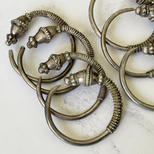 Cargar imagen en el visor de la galería, Antique Omani 900 Silver Headdress Hoops. Set Of 10 Ethnic Amulet Head Ornaments. Traditional Berber/ Middle Eastern/ Bedouin Tribal Dress