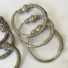 Cargar imagen en el visor de la galería, Antique Omani 900 Silver Headdress Hoops. Set Of 10 Ethnic Amulet Head Ornaments. Traditional Berber/ Middle Eastern/ Bedouin Tribal Dress