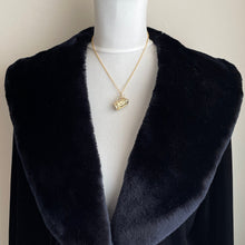 Cargar imagen en el visor de la galería, Vintage Italian 14ct Gold Pendant. Etruscan Style Beer Stein Necklace Pendant. Engraved Flower & Scroll Lidded Flagon Pendant