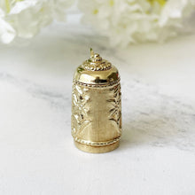 Cargar imagen en el visor de la galería, Vintage Italian 14ct Gold Pendant. Etruscan Style Beer Stein Necklace Pendant. Engraved Flower & Scroll Lidded Flagon Pendant