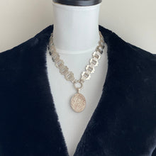 Cargar imagen en el visor de la galería, Victorian Sterling Silver Book Chain Necklace. Antique Wide Silver Collar Necklace, Large Bolt Ring. Antique Link Chain For Large Lockets.