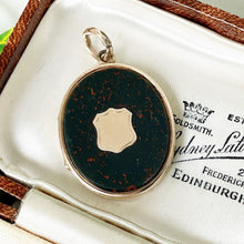 Cargar imagen en el visor de la galería, Victorian 15ct Gold Engraved Shamrock & Bloodstone Locket. Scottish/Irish Antique Celtic Locket. 2-Sided Oval 2-Photo Locket