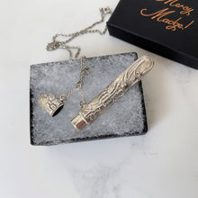 Cargar imagen en el visor de la galería, Vintage Sterling Silver Etui Needle Case Pendant Necklace. Victorian Art Nouveau Style Engraved Iris Silver Chatelaine Accessory