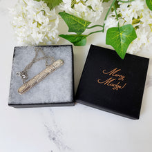 Cargar imagen en el visor de la galería, Vintage Sterling Silver Etui Needle Case Pendant Necklace. Victorian Art Nouveau Style Engraved Iris Silver Chatelaine Accessory