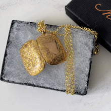 Charger l'image dans la galerie, Antique 9ct Gold Rectangular Locket. Engraved 2 -Sided Square Edwardian Gold Locket. English Gold Locket 2-Photo Locket, Chester 1907