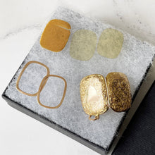 Charger l'image dans la galerie, Antique 9ct Gold Rectangular Locket. Engraved 2 -Sided Square Edwardian Gold Locket. English Gold Locket 2-Photo Locket, Chester 1907