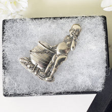 Charger l'image dans la galerie, Rare African Silver ‘Lo Umfaan’ Brooch, Candida Signed Joe Calafato, SA. Vintage 1950s African Boy & Stew Pot Sterling Figural Brooch.