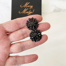 Cargar imagen en el visor de la galería, Georgian Vauxhall Glass Flower Earrings. Antique Black Glass Tile Sterling Silver Regency Earrings. Victorian Daisy Stud Hook Earrings c1820