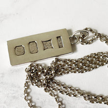 Cargar imagen en el visor de la galería, Vintage 1970s Silver Ingot Pendant With 47cm Chain. Retro English Hallmarked Sterling Silver Bullion Bar & Belcher Chain Necklace