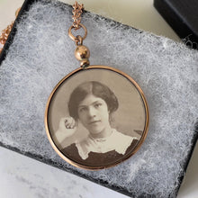 Cargar imagen en el visor de la galería, Antique Edwardian 9ct Rose Gold Picture Locket. Two Sided Rolled Gold Glass Locket With Original Photographs. Rose Gold Locket & Chain
