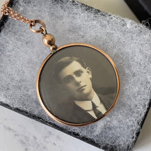 Cargar imagen en el visor de la galería, Antique Edwardian 9ct Rose Gold Picture Locket. Two Sided Rolled Gold Glass Locket With Original Photographs. Rose Gold Locket & Chain