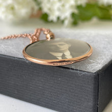 Cargar imagen en el visor de la galería, Antique Edwardian 9ct Rose Gold Picture Locket. Two Sided Rolled Gold Glass Locket With Original Photographs. Rose Gold Locket & Chain