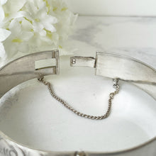 Charger l'image dans la galerie, Vintage Art Nouveau Revival Sterling Silver Hinged Bangle. Engraved Iris English Silver Cuff. Excalibur Silver Bracelet, Harrods, 1968