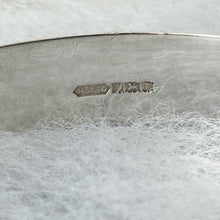 Charger l'image dans la galerie, Vintage Art Nouveau Revival Sterling Silver Hinged Bangle. Engraved Iris English Silver Cuff. Excalibur Silver Bracelet, Harrods, 1968