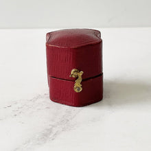 Cargar imagen en el visor de la galería, Antique Red Moroccan Leather Ring Box. Georgian/Victorian Shield Shaped Ring Box. Antique Mourning/Engagement/Signet Ring Jewellery Box.
