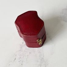 Cargar imagen en el visor de la galería, Antique Red Moroccan Leather Ring Box. Georgian/Victorian Shield Shaped Ring Box. Antique Mourning/Engagement/Signet Ring Jewellery Box.