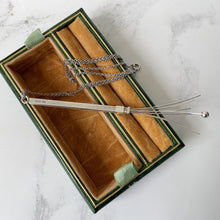Cargar imagen en el visor de la galería, Vintage Sterling Silver Swizzle Stick Pendant Necklace. Art Deco Style Bubble Breaker/Cocktail Stirrer. English Silver Wine Accessory