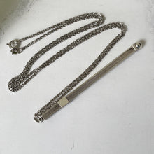 Cargar imagen en el visor de la galería, Vintage Sterling Silver Swizzle Stick Pendant Necklace. Art Deco Style Bubble Breaker/Cocktail Stirrer. English Silver Wine Accessory