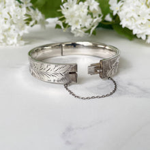 Cargar imagen en el visor de la galería, Vintage Victorian Revival Sterling Silver Hinged Bangle. Engraved Pansy English Silver Bracelet Cuff, Birmingham 1971