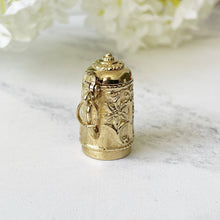 Cargar imagen en el visor de la galería, Vintage Italian 14ct Gold Pendant. Etruscan Style Beer Stein Necklace Pendant. Engraved Flower & Scroll Lidded Flagon Pendant