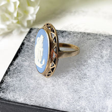 Cargar imagen en el visor de la galería, Vintage 18ct Gold Cameo Ring. Blue & White Wedgwood Jasperware Rolled Gold Neoclassical Ring. Art Nouveau Revival Silver Gilt Cameo Ring