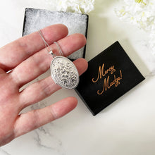 Cargar imagen en el visor de la galería, Vintage Edwardian Style Engraved Sterling Silver Locket. Floral Engraved Family Photo Locket & Chain. 4-Photo Oval Silver Locket On Chain