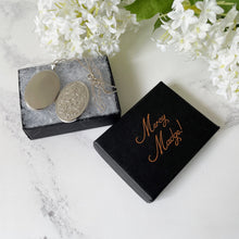 Cargar imagen en el visor de la galería, Vintage Edwardian Style Engraved Sterling Silver Locket. Floral Engraved Family Photo Locket & Chain. 4-Photo Oval Silver Locket On Chain