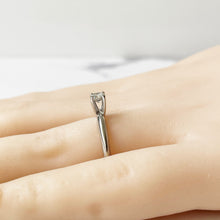 Cargar imagen en el visor de la galería, Vintage 14ct White Gold & Diamond Solitaire Ring. 1/4 Carat Diamond Engagement Ring, High 4-Claw Setting. Tall Profile Floating Diamond Ring