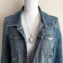 Charger l'image dans la galerie, Antique Victorian 2-Sided Picture Locket & Long Chain. Large Sterling Silver Photo Pendant With Young Edwardian Girl, 22" Belcher/Rolo Chain