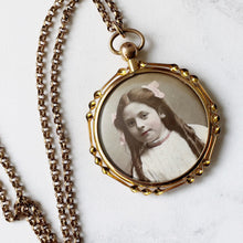 Cargar imagen en el visor de la galería, Edwardian Gold Picture Locket & Belcher Chain. Antique 9ct Rolled Gold 2 Sided Photo Pendant Necklace. Large Glass Locket, Original Photos