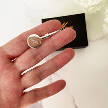 Cargar imagen en el visor de la galería, Vintage English Silver Napkin Hook/Clip For Tie. Gents Engraved 'A' Sterling Napkin Holder. Formal Accessory, Wedding Groom Gift For Him