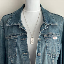 Cargar imagen en el visor de la galería, Vintage 1970s Silver Ingot Pendant With 47cm Chain. Retro English Hallmarked Sterling Silver Bullion Bar & Belcher Chain Necklace