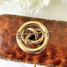 Cargar imagen en el visor de la galería, Antique Scottish Banded Agate Brooch. Victorian Lovers Gordian Knot Gold Gilt Brooch. Engraved Silver Celtic Ring Brooch. Sweetheart Jewelry