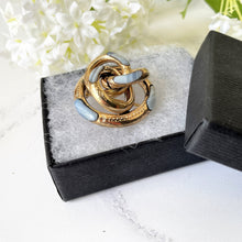 Cargar imagen en el visor de la galería, Antique Scottish Banded Agate Brooch. Victorian Lovers Gordian Knot Gold Gilt Brooch. Engraved Silver Celtic Ring Brooch. Sweetheart Jewelry