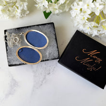 Charger l'image dans la galerie, Vintage Edwardian Style Sterling Silver Locket & Chain. Elongated Oval 2-Photo Locket, Engraved Border. Large Silver Locket Necklace