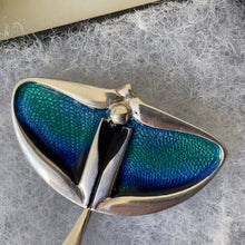 Cargar imagen en el visor de la galería, Vintage Silver & Enamel Art Nouveau Moth Brooch. Pat Cheney Scottish Arts and Crafts Brooch. Sterling Silver Stylised Figural Brooch.