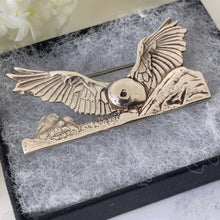Cargar imagen en el visor de la galería, Vintage Scottish Silver Brooch, Snowy Owl Nesting On Fetlar, Shetland. Sterling Silver Figural Bird Brooch, Edinburgh 1967 Hallmarks.