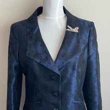 Cargar imagen en el visor de la galería, Vintage Scottish Silver Brooch, Snowy Owl Nesting On Fetlar, Shetland. Sterling Silver Figural Bird Brooch, Edinburgh 1967 Hallmarks.