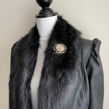 Charger l'image dans la galerie, Antique Georgian 9ct Gold Mourning Brooch With Hair Compartment. 2 Sided Locket Brooch, Hair Curl & Weave. Georgian Mourning Jewellery