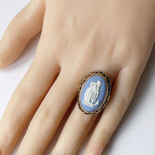 Cargar imagen en el visor de la galería, Vintage 18ct Gold Cameo Ring. Blue & White Wedgwood Jasperware Rolled Gold Neoclassical Ring. Art Nouveau Revival Silver Gilt Cameo Ring