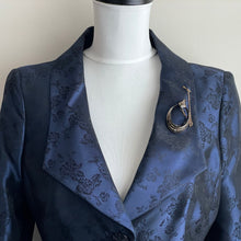 Cargar imagen en el visor de la galería, Antique Victorian Pique Brooch. Antique Snake Head and Hoop Stylized Brooch. Victorian Shell Brooch With Inlaid Gold & Silver