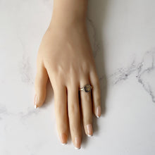 Charger l'image dans la galerie, Antique 9ct Gold Signet Ring. Edwardian/Victorian Gold Fronted Silver Ring. Antique Pinky/Childs/Small Finger Ring With Ring Box