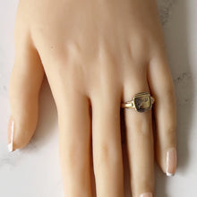 Charger l'image dans la galerie, Antique 9ct Gold Signet Ring. Edwardian/Victorian Gold Fronted Silver Ring. Antique Pinky/Childs/Small Finger Ring With Ring Box