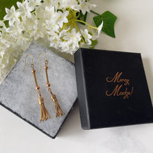 Charger l'image dans la galerie, Antique Victorian 15ct Gold Tassel Earrings. Etruscan Revival Long Pendant Drop Earrings. Antique Tri-Colour Gold Foxtail Tassel Earrings