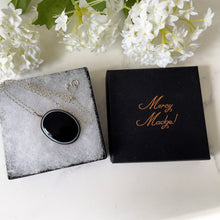 Cargar imagen en el visor de la galería, Antique Victorian Scottish Banded Agate Pendant Necklace. Black & White Onyx Silver Pendant, Belcher Chain. Antique Scottish Pebble Jewelry