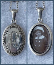 Charger l'image dans la galerie, Antique Victorian 2-Sided Picture Locket & Long Chain. Large Sterling Silver Photo Pendant With Young Edwardian Girl, 22" Belcher/Rolo Chain