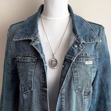 Charger l'image dans la galerie, Antique Victorian 2-Sided Picture Locket & Long Chain. Large Sterling Silver Photo Pendant With Young Edwardian Girl, 22" Belcher/Rolo Chain