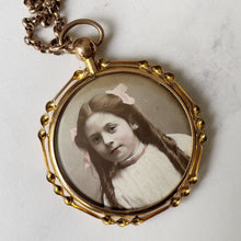Cargar imagen en el visor de la galería, Edwardian Gold Picture Locket & Belcher Chain. Antique 9ct Rolled Gold 2 Sided Photo Pendant Necklace. Large Glass Locket, Original Photos